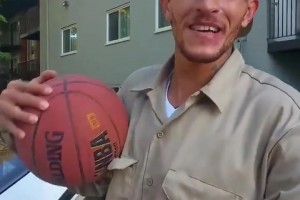 从流落街头到回归家庭？德隆蒂·韦斯特最新视频，状态好像还行啊